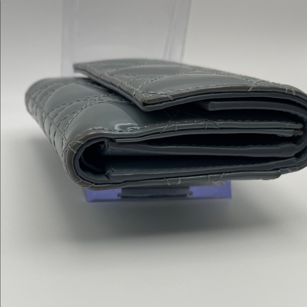 Dior Gray/Blue Quilted Women's Patent Compact Wallet w removable charm - Picture 9 of 16